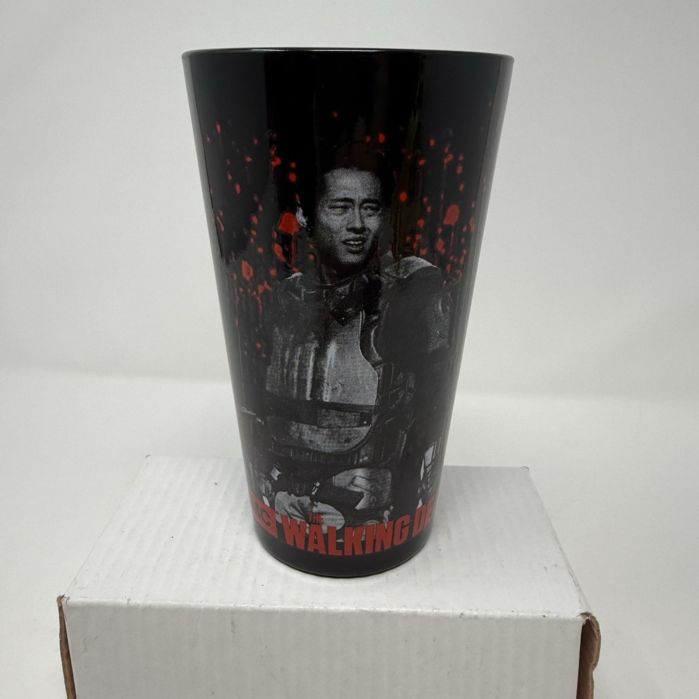 THE WALKING DEAD Glenn Rhee Cup Pint Glass 16 oz Black w/ Red Blood Splatter